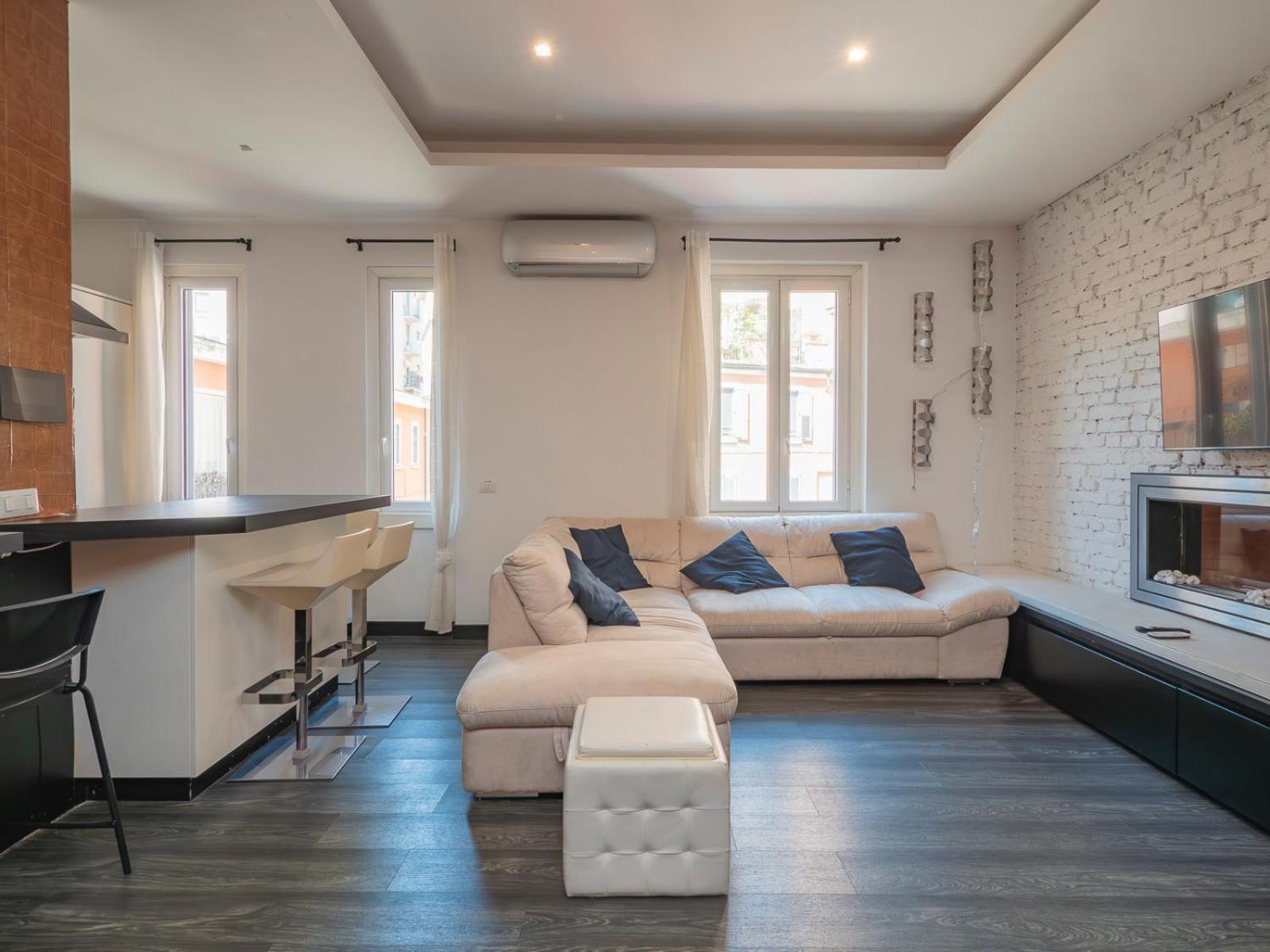 Xenia - Spacious Four-room In Moscova Apartment *