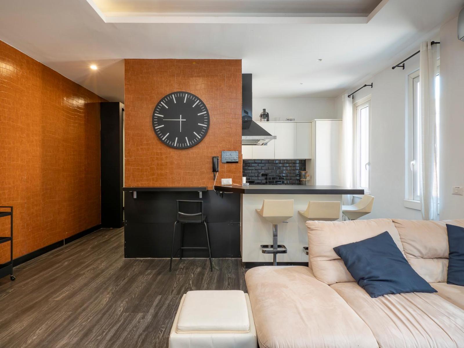 Xenia - Spacious Four-room In Moscova Apartment