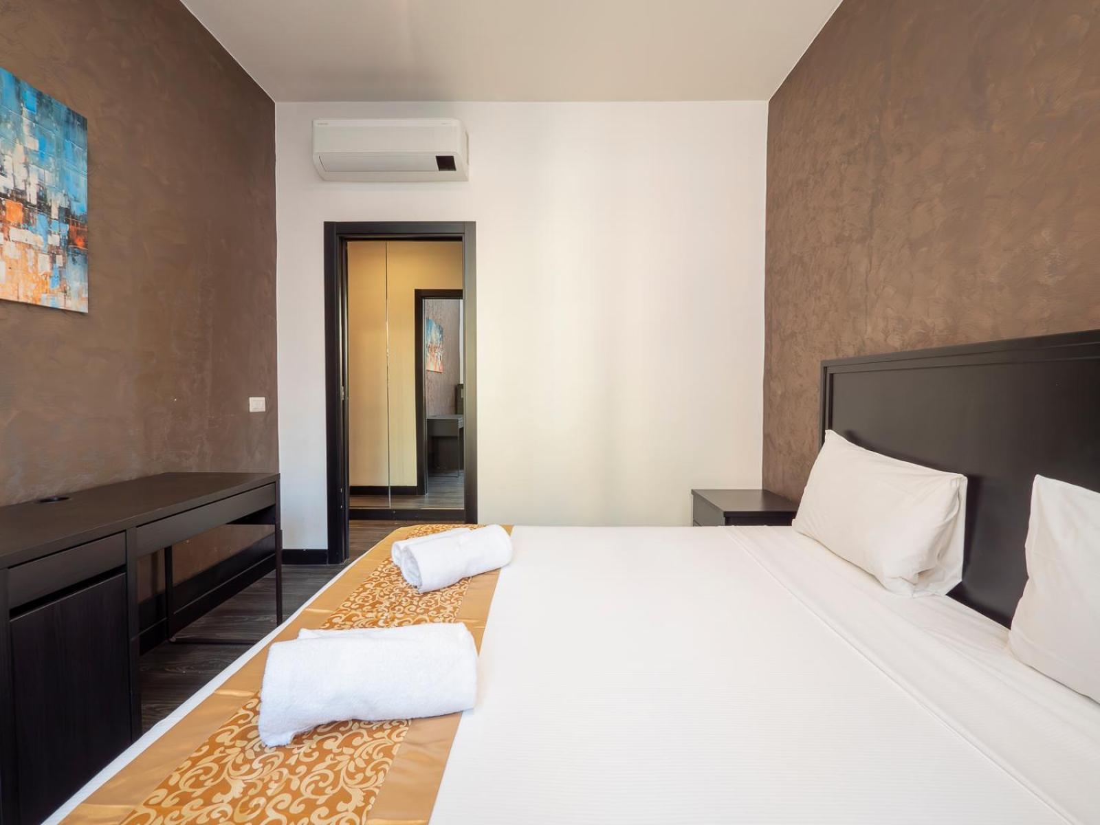Xenia - Spacious Four-room In Moscova Apartment *