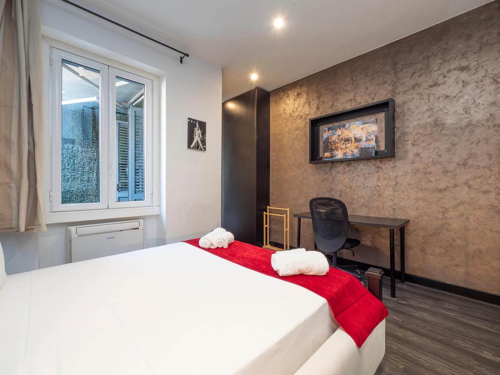 Xenia - Spacious Four-room In Moscova Apartment