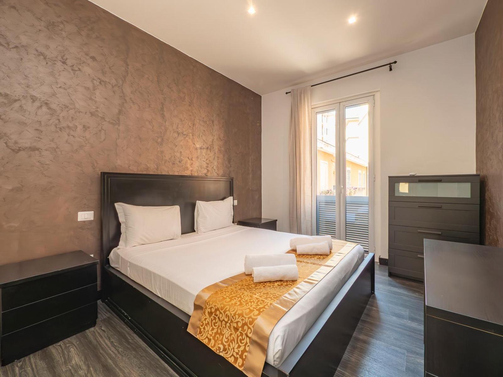 Xenia - Spacious Four-room In Moscova Apartment